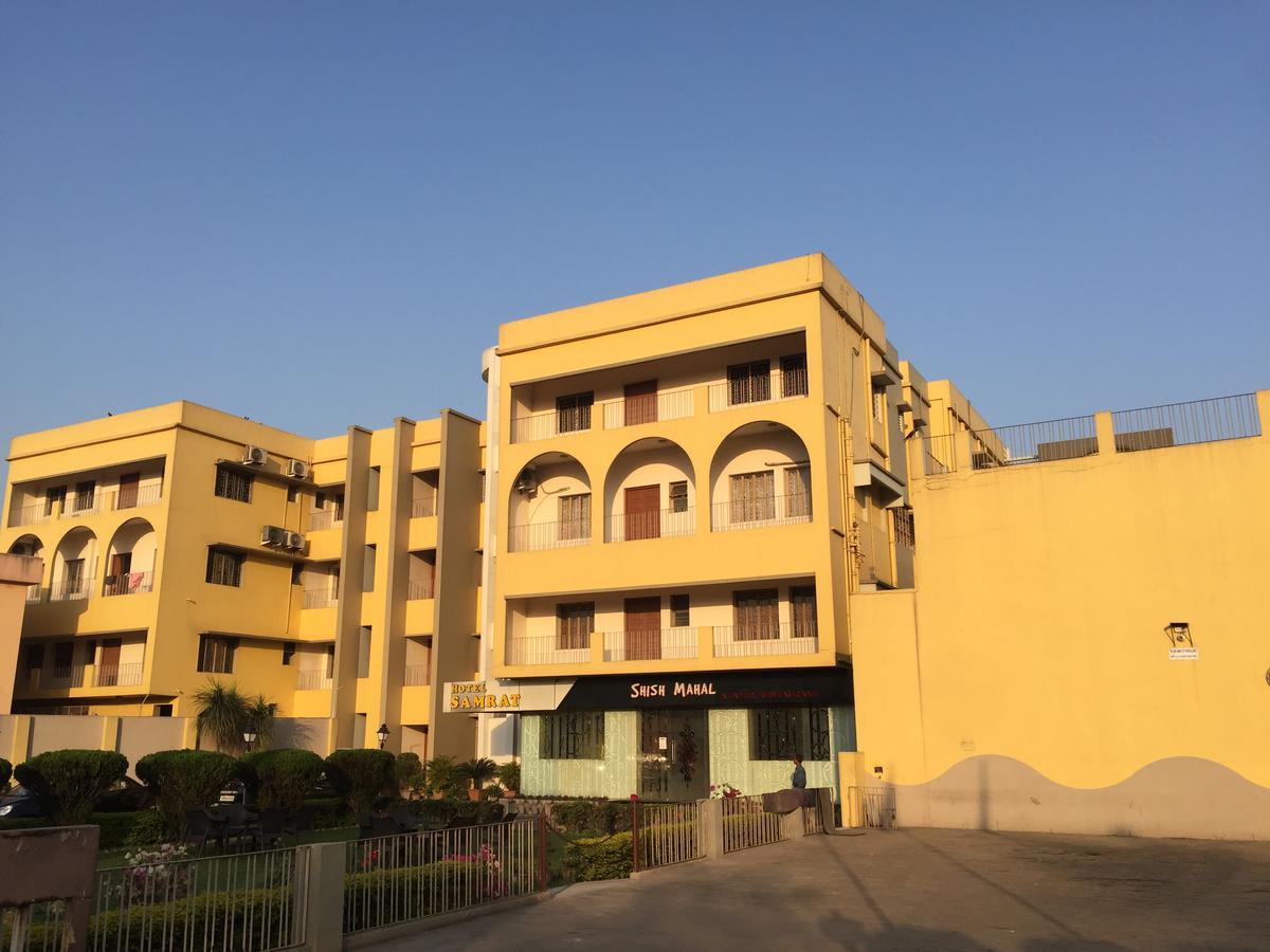 Hotel Samrat Baharampur Luaran gambar